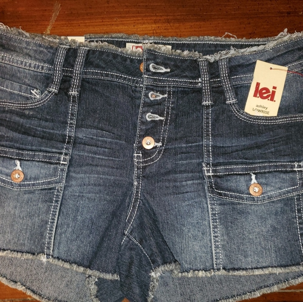 L.E.I shorts
